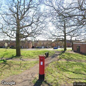 PogoMap.Info - Pokestop - One Of The Last Residing Post Boxes In Newbold